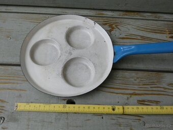 Starý smaltovaný modrý omeletník - 10