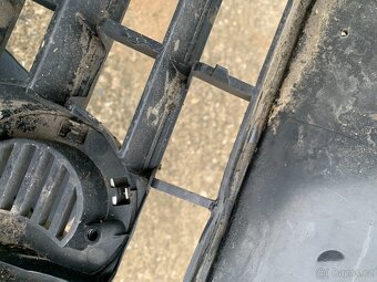 Maska a5 07-11 8T0 mrizka do nárazníku znak - 10