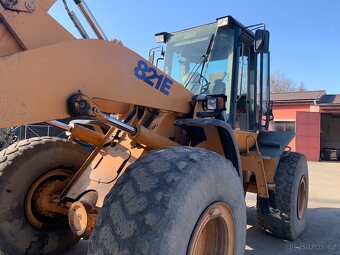 Nakladač Case 821 E - 10