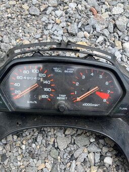 Honda nx650 dominator - 10