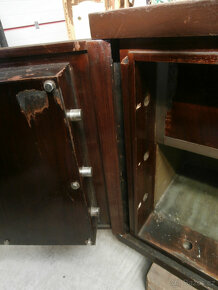 Trezor starý železobetonový zlatnický pult za 11.000 kč - 10