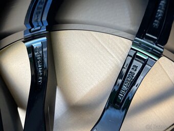 LAMBORGHINI URUS 23" Black, nové, originál  - 10