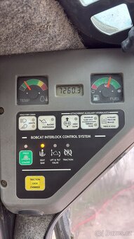 Smykový nakladač BOBCAT S220 55,9 kw - 10