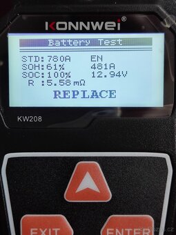 Tester autobaterie KONNWEI KW208. - 10