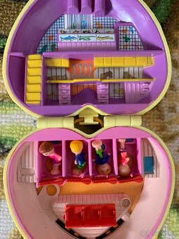 Retro Polly Pocket + novější, LOL panenky se stojanem.. - 10