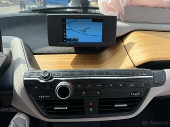 Bmw i3 125kw najeto:51315km rv:2022/7 havarované - 10