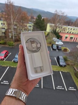 Apple iPhone 8 64GB White - baterie 100% - 10