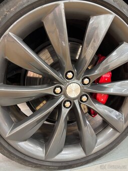 Tesla S P85D nabíjení zdarma - 10