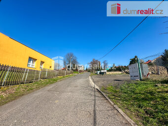 Prodej 3 pozemku k výstavbě RD každý o velikosti 700 m2, Vel - 10