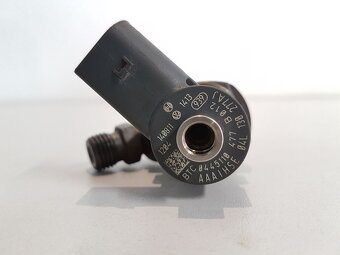 Vstřikovač 1,6 TDi Škoda Octavia III 04L130277AJ - 10