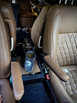 Volkswagen T6 VIP 2.0 TDI - 10