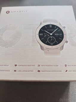 Chytré hodinky Amazfit GTR 42MM růžové - 10