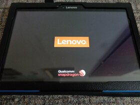 Tablet LENOVO s pouzdrem - 10