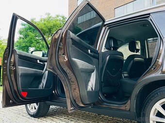 Kia Sorento 2.2CRDi 4x4 MANUÁL 7 MÍST VÝHŘEV TAŽNÉ KAMERA - 10