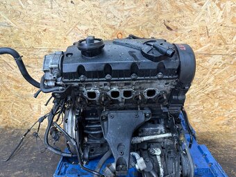 KOMPLETNÍ MOTOR BEZ TURBA 1.9 TDI 96KW AVF - 10