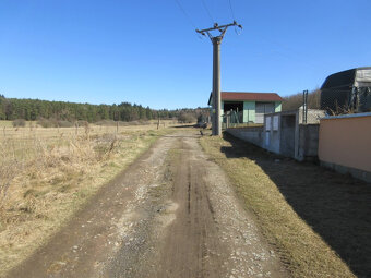 NA PRODEJ - STAVEBNÍ POZEMEK 713 m2 VČETNĚ STAVBY - PUTIM - 10