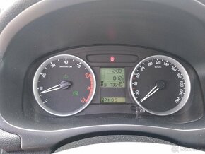 Škoda Fabia 1,6 16V Automat Ambition - 10