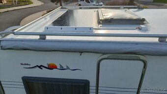 Prodám karavan HOBBY 460 ufe pro 4 osoby - 10