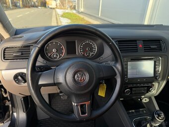 Volkswagen Jetta, 1.2 TSI, 77KW, 2011, pravidelný servis - 10