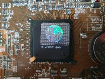 Deska FIC FA13 rok 1999 (socket 370) + GPU + 32MB SDRAM. - 10