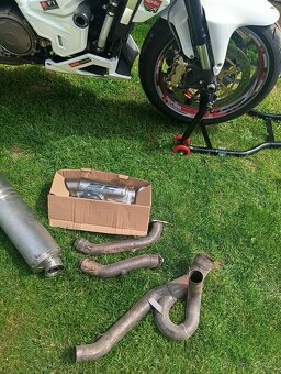 Prodám Aprilia tuono RSV 1000 rr rv 2010 - 10