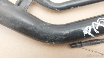 Nissan Pathfinder R51 : Hrdlo nádrže - 10