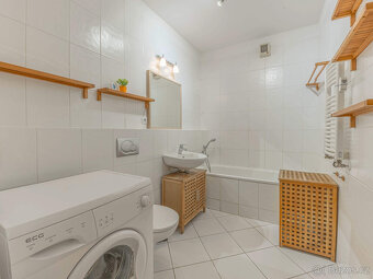 Moderní světlý byt 2+kk (51 m²) s lodžií a garážovým stáním, - 10
