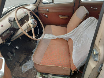 Moskvič 407, rok 1962, 1360ccm, 33 KW, 52000km, pojízdné - 10