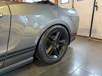 Ford Mustang Shelby GT500, rok 2010 - 10