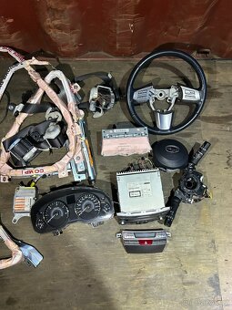 SUBARU Legacy kombi BR - dveře a další díly - 10