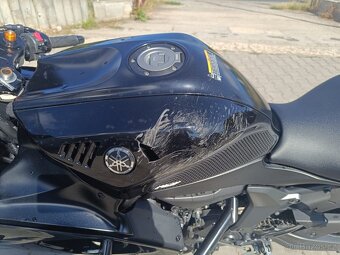 Yamaha YZF 690 - 10