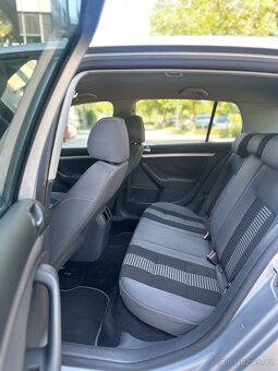 Volkswagen Golf V 1.6 - 10