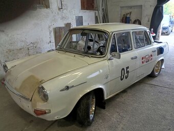 závodní rally Škoda - 10