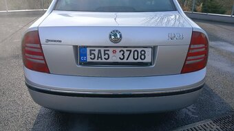 Škoda Superb V6 2.8 2005 krásné vládní auto manuál 142kW - 10