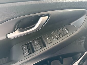 Hyundai i30 1,0 COMFORT,1.MAJ,SERVISKA,ČR - 10