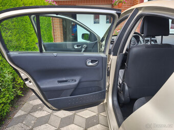 Prodám béžový Renault Megane 2 RV 2009 N95 Man 143 tkm - 10