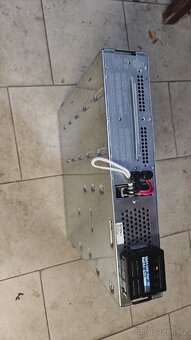 2x profi UPS APC SMT1000RMI2U v perfektním stavu - 10