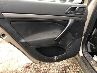 Škoda Octavie 2 , zlata barva , náhradní dily - 10