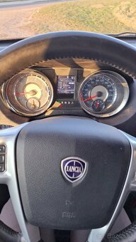 Lancia Voyager 3.6 Pentastar 2013 - 10