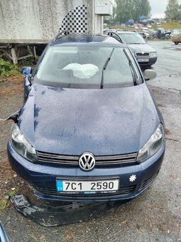 VW Golf 1.6 TDI r. v. 2011 bouraný na ND - 10
