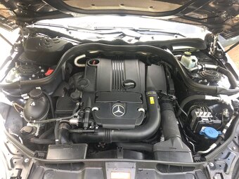 Mercedes Benz W212/E200Cgi-manuál - 10