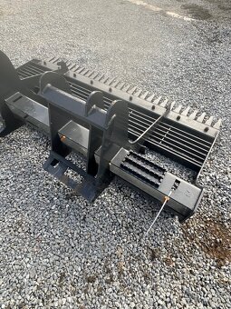 Vyrovnávací zařízení pro terén nové na smykový nakladač - 10