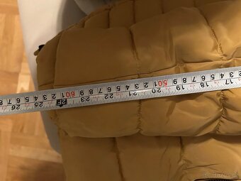 Prodám zimní dámskou bundu (žluto-zlatou lesklou) - 10