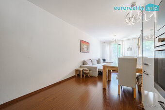 Prodej, byt, 2+kk + parkovací stání, 62 m2, Karlovy Vary - M - 10