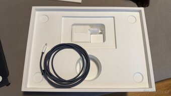 MacBook Air 13 M3 8/256 - 10