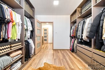 Prodej stylového bytu 3+1 se zasklenou lodžií na ul Horymíro - 10