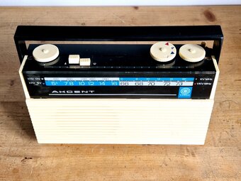 Staré rádio Tesla Akcent 2812B, 1964, Tesla Bratislava - 10