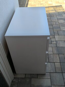 Prodám komodu IKEA MALM - 10