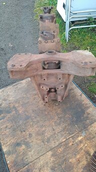 Prodám přední konzoly a skříň ZETOR - 10