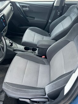 Toyota Auris 1.8 hybrid - 10
